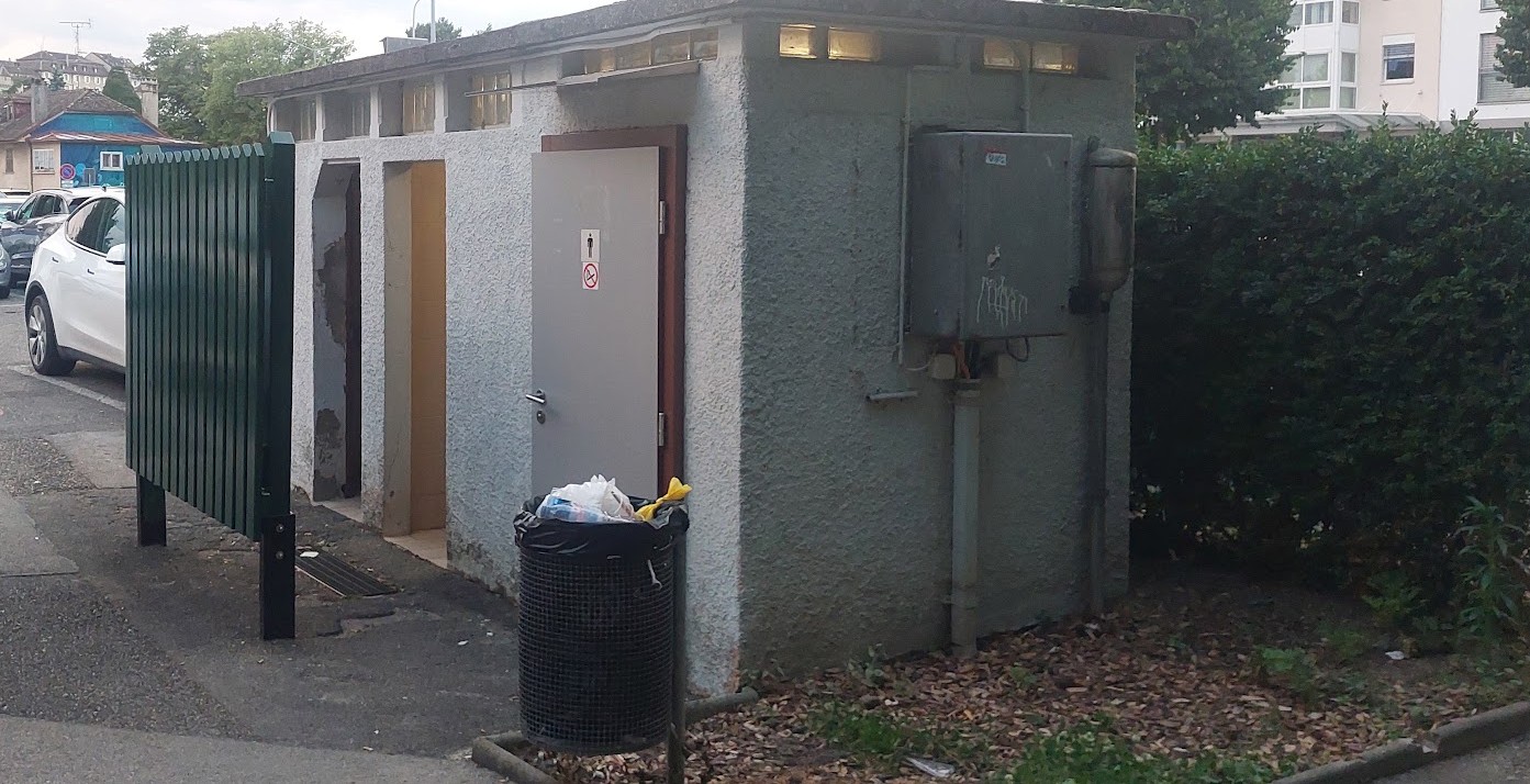 Collecter l'urine dans les toilettes publiques